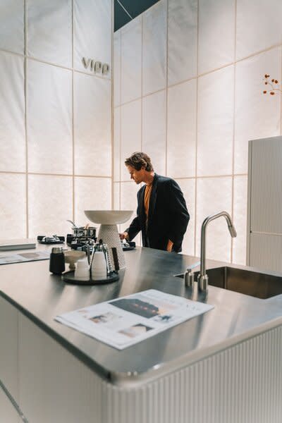 Going with head-to-toe anodized aluminum is a bit of a risk, but when asked if I’d put one in my kitchen, I didn’t balk.