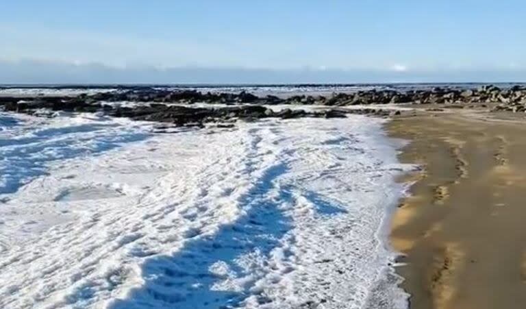 El mar se congeló en Río Grande