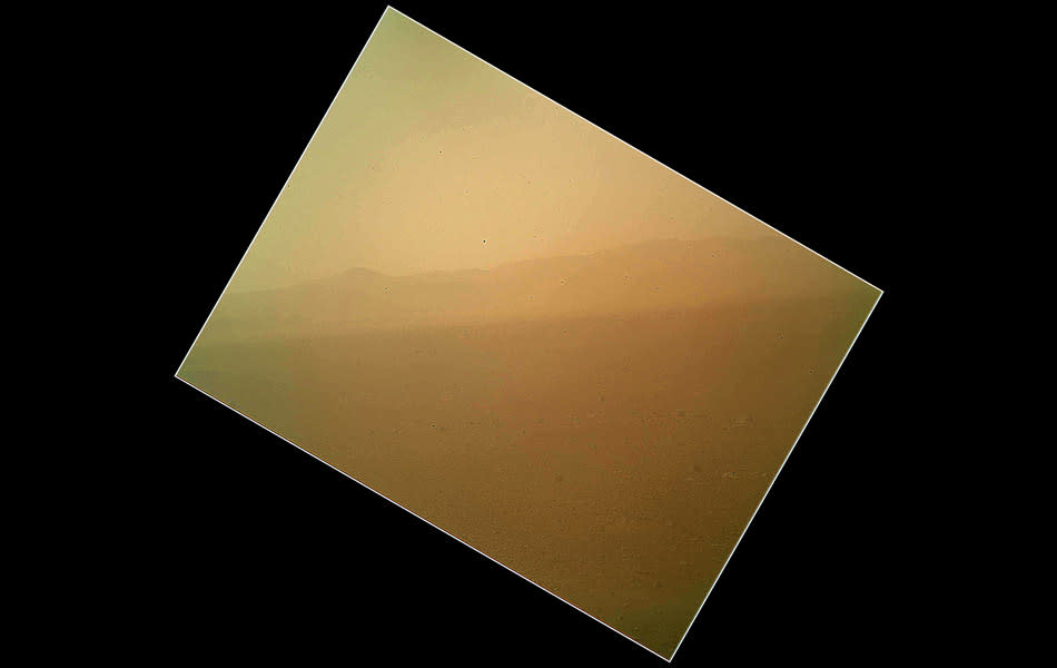 Mars rover sends incredible photos