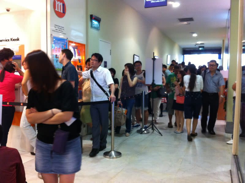 The scene at Change Alley (near Raffles Place) for the iPhone 5 was also filled with anxious Singaporeans waiting to get a feel for the new phone. (Photo credit: Stephanie Chua)