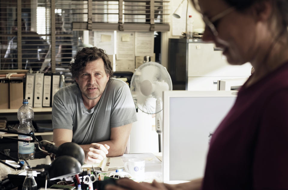 Die Kommissare Friedemann Berg (Hans-Jochen Wagner) und Franziska Tobler (Eva Löbau) bearbeiten den Fall des verschwundenen Mädchens. Foto: SWR/Benoit Linder