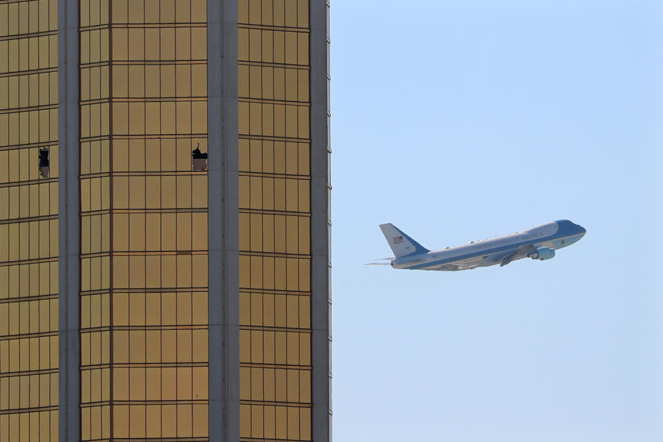 Sin debate sobre el control de armas, Trump visitó a las víctimas de Las Vegas