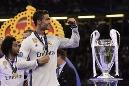 Cristiano Ronaldo na Champions League (com o troféu)