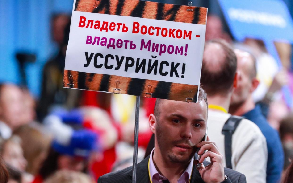 Journalists have made signs to grab the Russian leader's attention - TASS