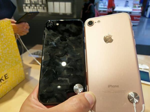 【iPhone 7】曜石黑是鋼琴烤漆嗎? 淺談鋁合金陽極處理