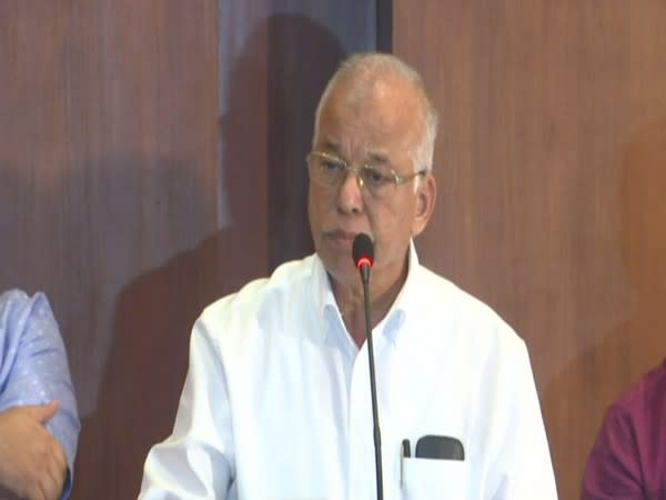 Veteran leader Luizinho Faleiro addressing a press conference (Photo/ANI)