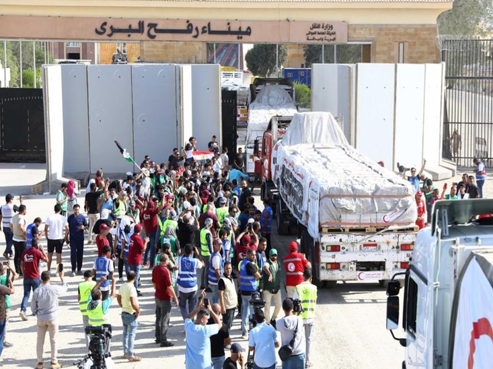 加薩以哈戰火導致人道悲歌，美國空運援助物資到埃及，再轉往加薩。