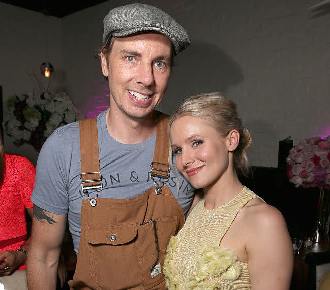 Kristen Bell posts pic of Dax Shepard as a “dad beast,” is making us giggle-swoon