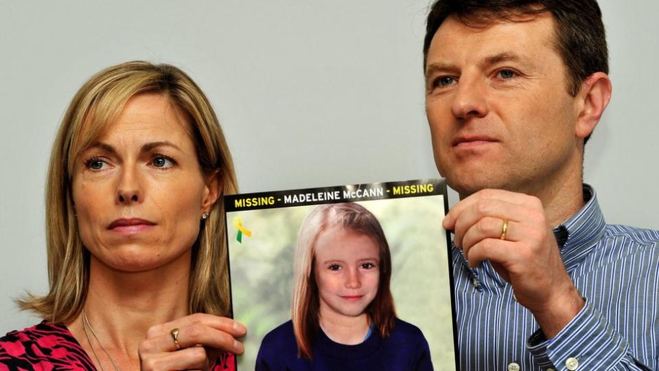 Kate y Gerry McCann muestran una foto de cómo luciría Madeleine McCann en 2012