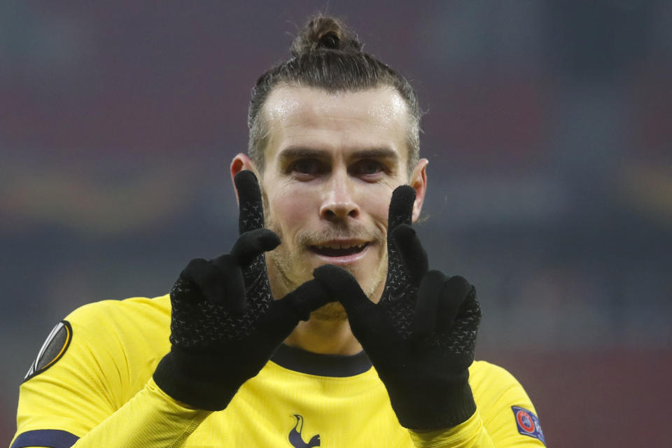 Gareth Bale celebra tras anotar el segundo gol de Tottenham ante el Wolfsberger de Austria, en los dieciseisavos de final de la Liga Europa, el jueves 18 de febrero de 2021, en Budapest. (AP Foto/Laszlo Balogh)