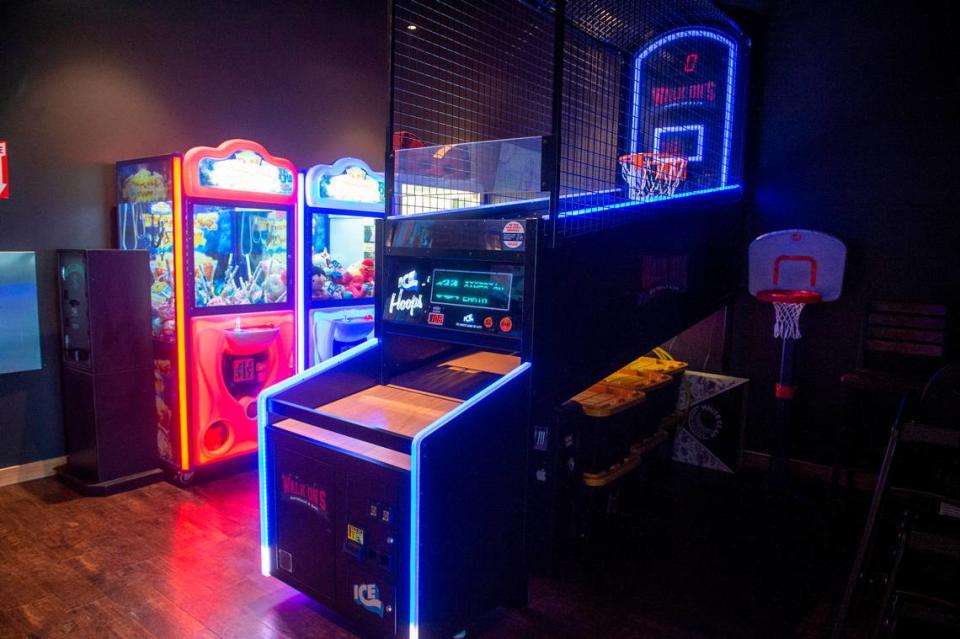 An arcade section at Walk-On’s Sports Bistreaux in D’Iberville lets customers move around and have fun while they watch the big game, Hannah Ruhoff/hruhoff@sunherald.com