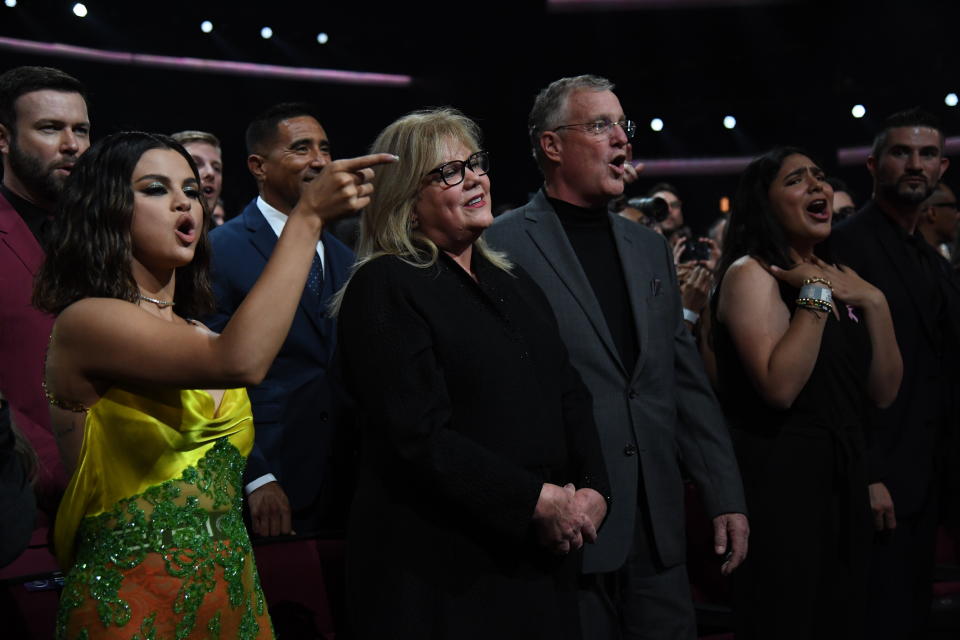 Selena Gomez, Andrea Swift and Scott Swift attend the 2019 American Music Awards. (Photo: Kevin Mazur/AMA2019 via Getty Images)