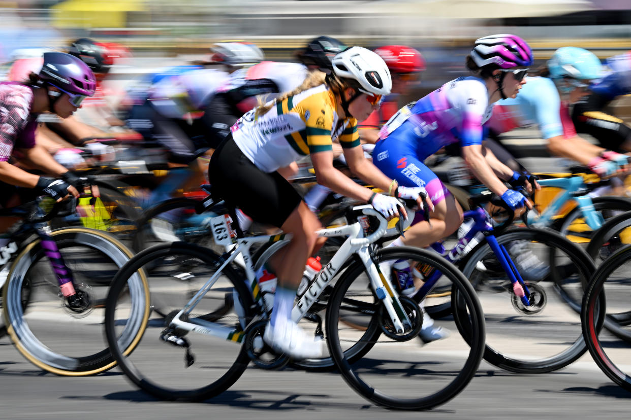 La australiana Nicole Frain, del equipo Parkhotel Valkenburg, durante el primer Tour de Francia Femenino 2022. (Foto: Dario Belingheri/Getty Images)