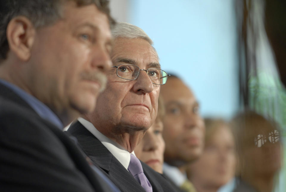 Los Angeles Philanthropist Eli Broad, second from left, looks on during a news conference at the Broad Institute in Cambridge, Mass. Thursday, Sept. 4, 2008, where Broad announced that he and his wife Edythe Broad have donated an additional $400 million to the biomedical institute. Also visible are, from left, Dr. Eric Lander, director of the Broad Institute, Edythe Broad, Massachusetts Gov. Deval Patrick, MIT President Dr. Susan Hockfield, and Harvard President Dr. Drew Gilpin Faust. The Borad Institute was founded in 2004  as a joint venture with Harvard and MIT to tackle major problems related to cancer, infectious diseases, psychiatric diseases and other conditions. (AP Photo/Josh Reynolds)