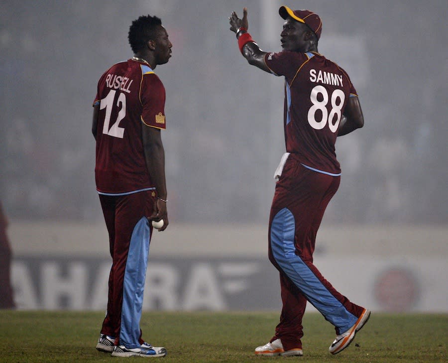 Darren Sammy has a word with Andre Russell | Photo | Bangladesh v West Indies | ESPNcricinfo.com