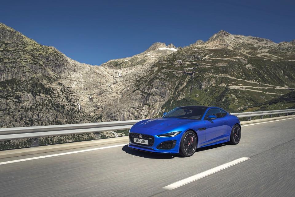 Jag_F-TYPE_R_21MY_Velocity_Blue_Reveal_Switzerland_02.12.19_05.jpg