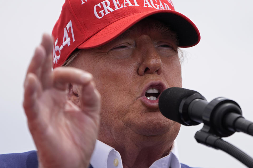 El candidato republicano a la presidencia de Estados Unidos, el expresidente Donald Trump, durante un mitin el domingo 9 de junio de 2024 en Las Vegas. (AP Foto/John Locher)