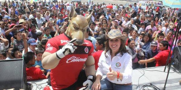 Laura Torres se registra como candidata del PES y va por la alcaldía de Rosarito 