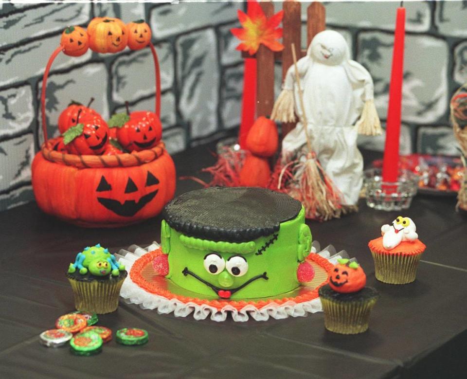 Halloween goodies at he supermarket bakery. El Nuevo Herald File