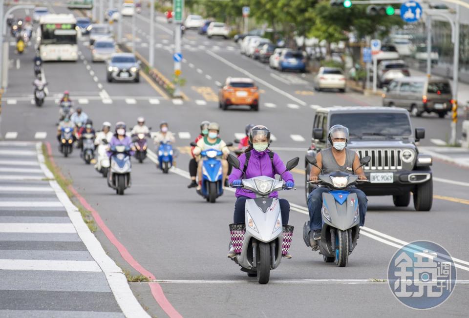 駕駛行車不禮讓行人，讓台灣有行人地獄之稱。（本刊資料照）