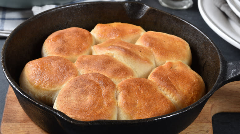 biscuits in cast iron skillet