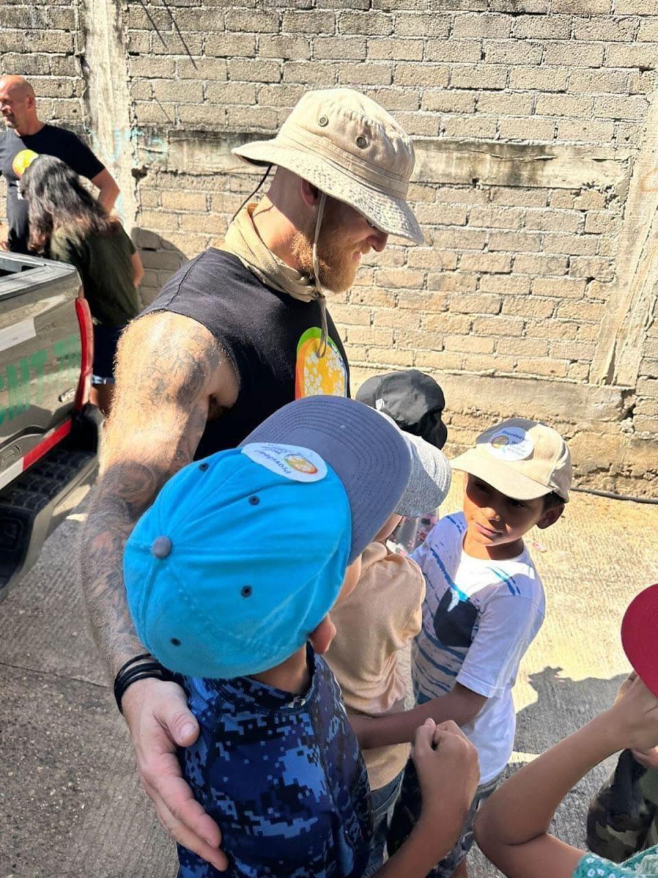 Jacob Flickinger hugging children in Acapulco while on a WCK mission (Jonathan Duguay)