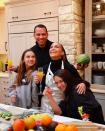 Jennifer Lopez a fêté Thanksgiving avec son mari Alex Rodriguez et ses deux filles. Et à première vue, leur repas aura été healthy ! (Instagram @arod)