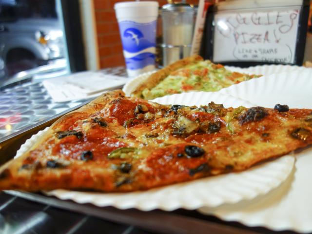 deform Solskoldning Disciplinære Jacksonville's Biggie's Pizza, Carmines Pie House make Yelp's Top 100 pizza  places list