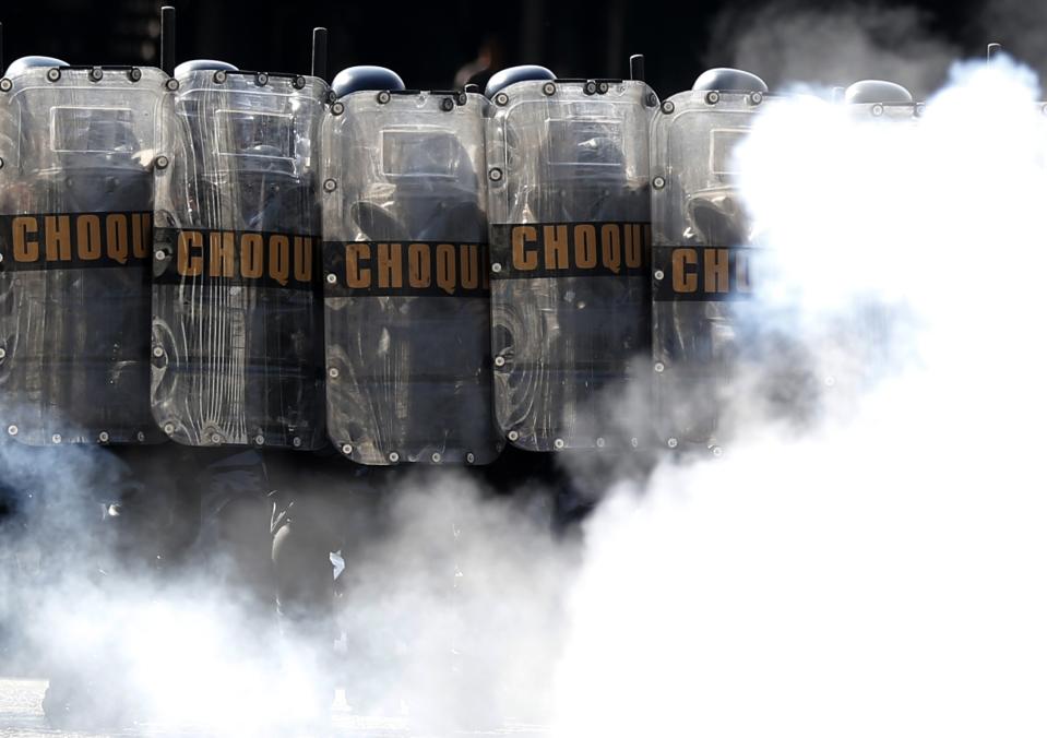 Riot police practise crowd control during a training session, with FBI agents, for troops providing security for the 2014 World Cup, in Rio de Janeiro