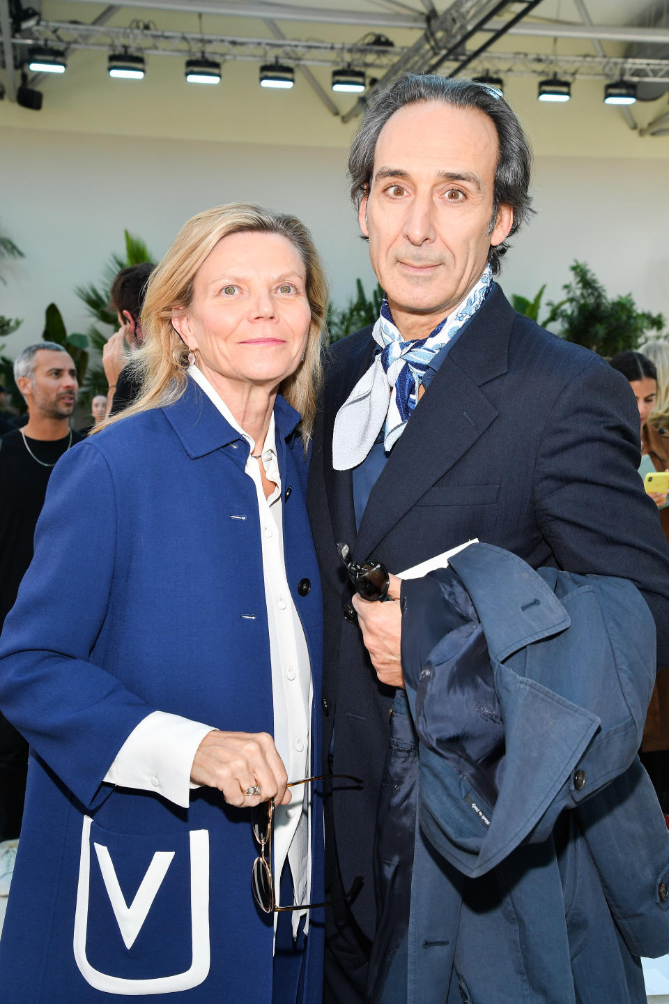 <p>Le défilé Valentino avait, au front row, un Français récompensé à deux reprises aux Oscars. En effet, Alexandre Desplat est un compositeur reconnu à l’international. Crédit photo : Getty Images </p>