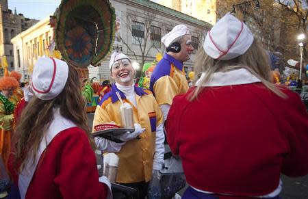 Clowns prepare before the 87th Macy's Thanksgiving day parade in New York November 28, 2013. REUTERS/Carlo Allegri