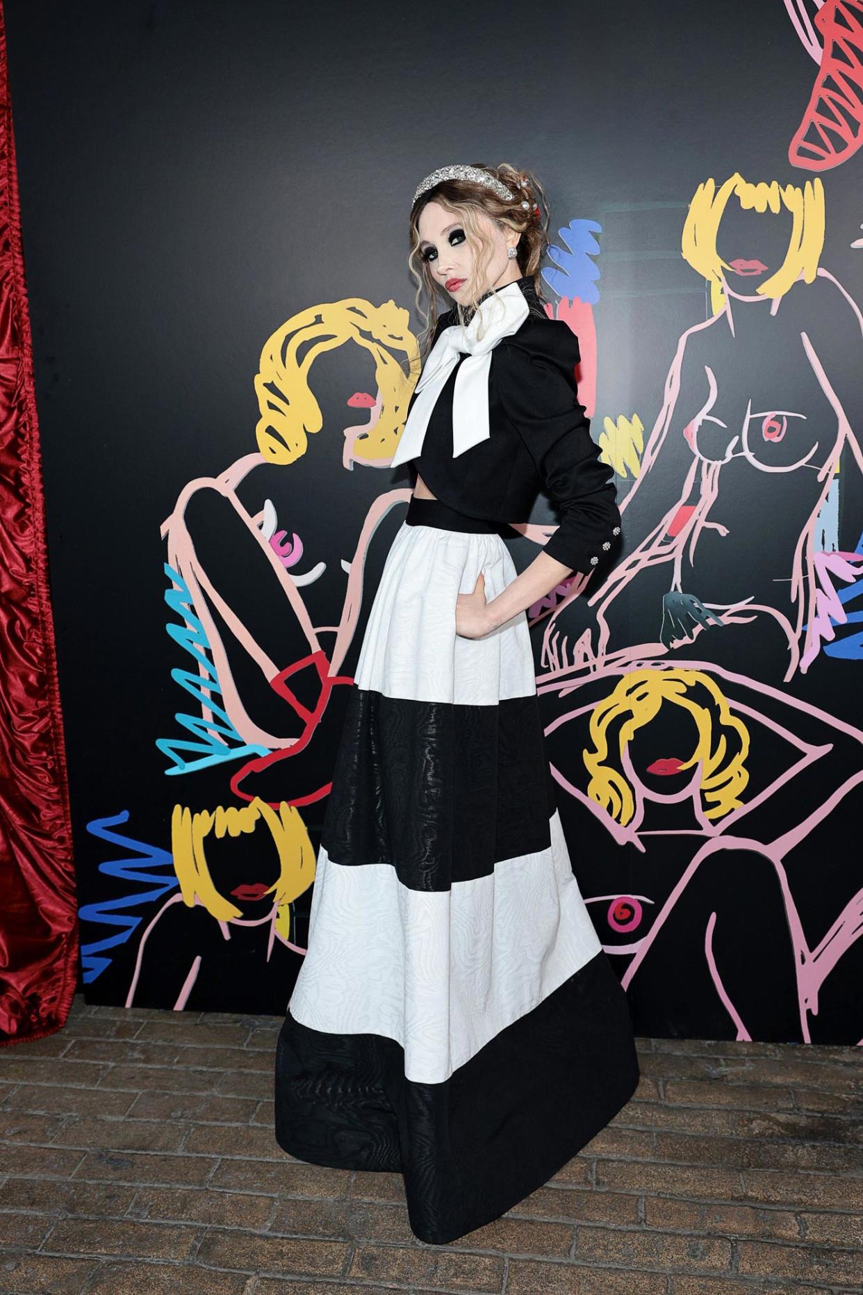 Alice Olivia Designer Stacey Bendet Shows Off Her Wildly Colorful NYC Apartment Minimalist Vibe 387
