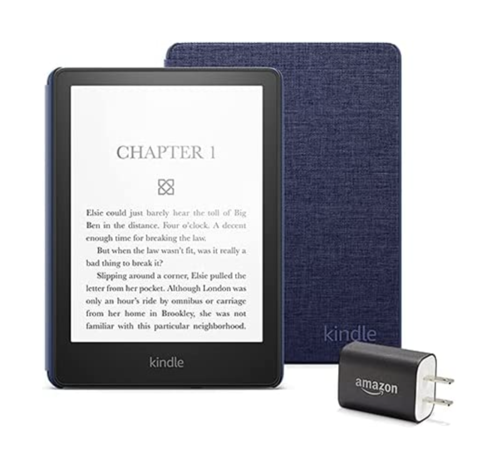 Kindle Paperwhite Essentials Bundle (Photo via Amazon)