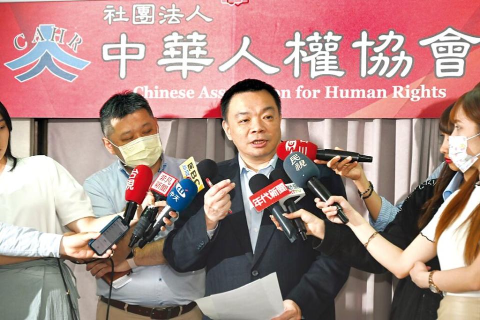 社團法人中華人權協會理事長高思博15日受訪表達對TDR爭議的看法。圖／李翊榛