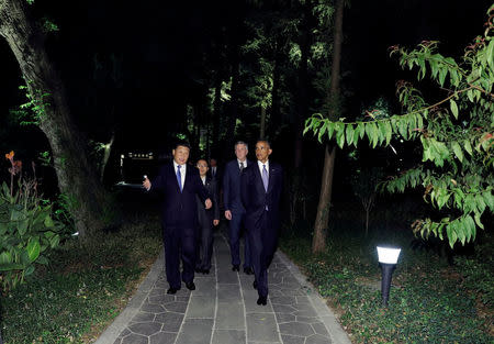U.S. President Barack Obama and Chinese President Xi Jinping walk together at West Lake State Guest House in Hangzhou, in eastern China's Zhejiang province, September 3, 2016. REUTERS/Carolyn Kaster/Pool