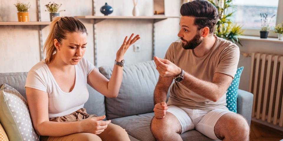 Auch der Job kann Auswirkungen auf eine Beziehung haben. (Bild: urbazon/Getty Images)