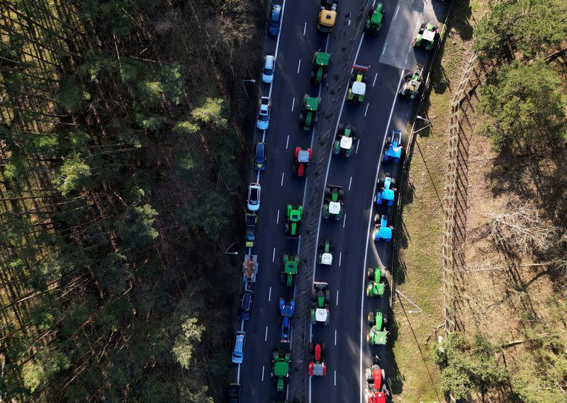 Polish farmers block German border motorway to protest EU agriculture laws