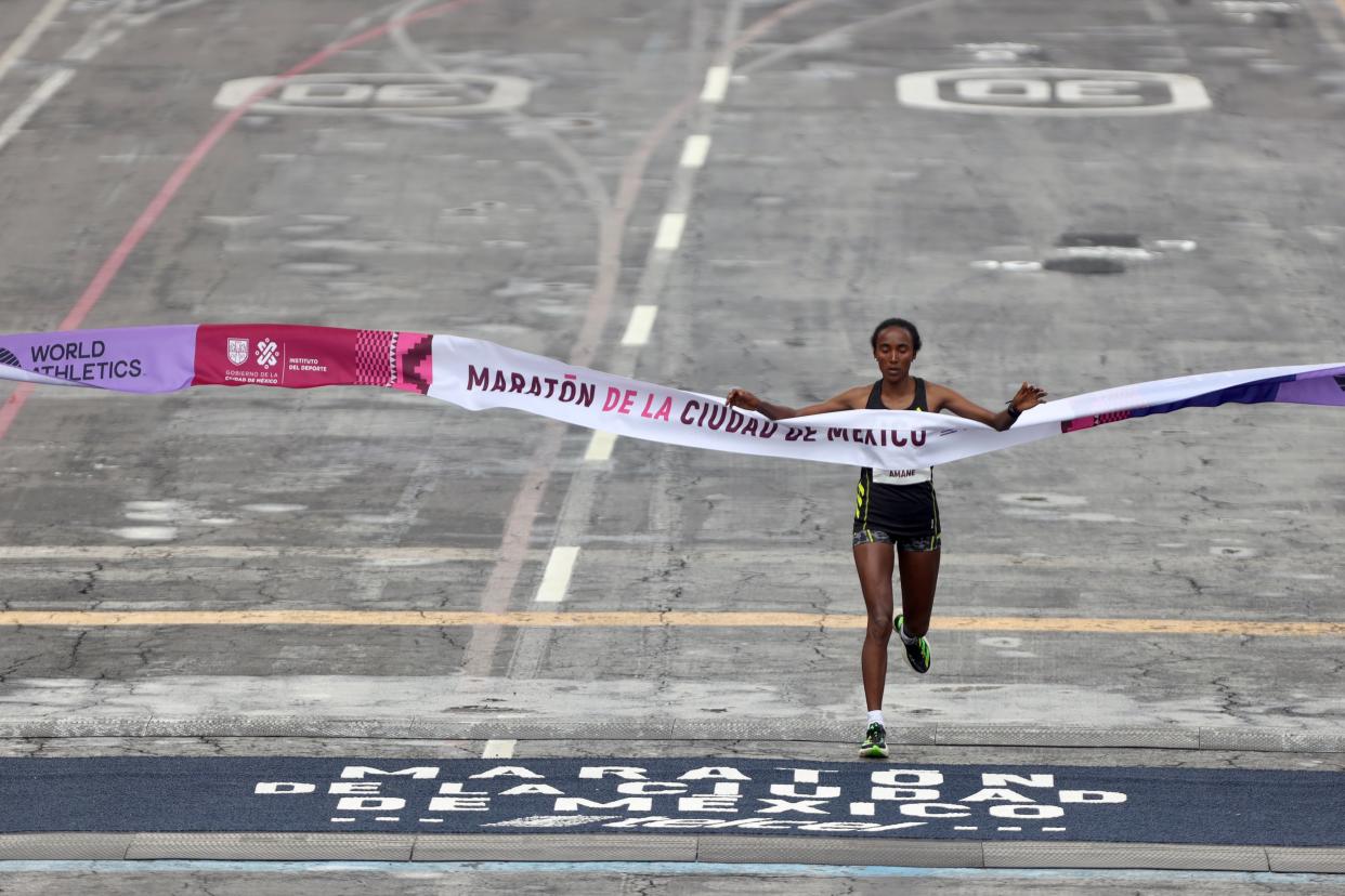 Amane Beriso Shankule of Etiopía ganadora entre las mujeres  (Foto: Mario Castillo/Getty Images)