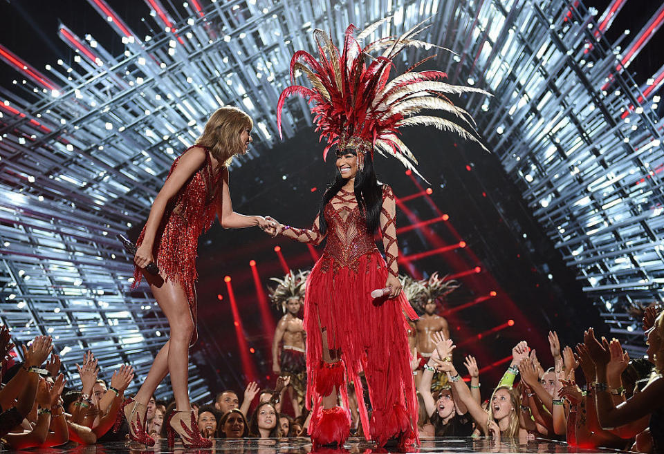 taylor and nikki on stage