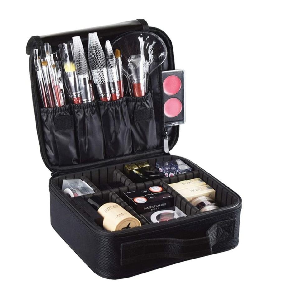 Idearson Travel Makeup Case helps organize your makeup and protect your palettes while you travel. 