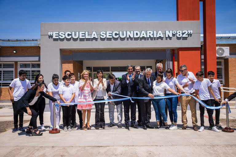 El presidente Alberto Fernández, en Chaco, al inaugurar una escuela que lleva el nombre de Favaloro