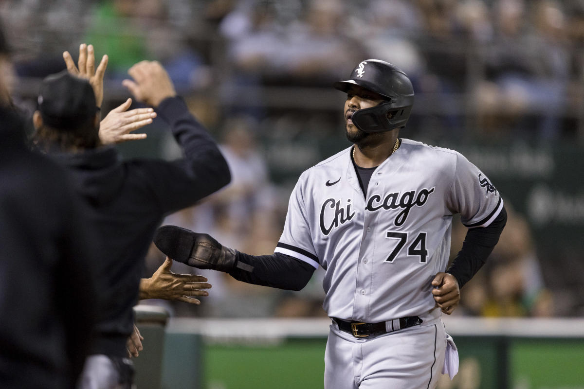 Eloy Jiménez pectoral injury