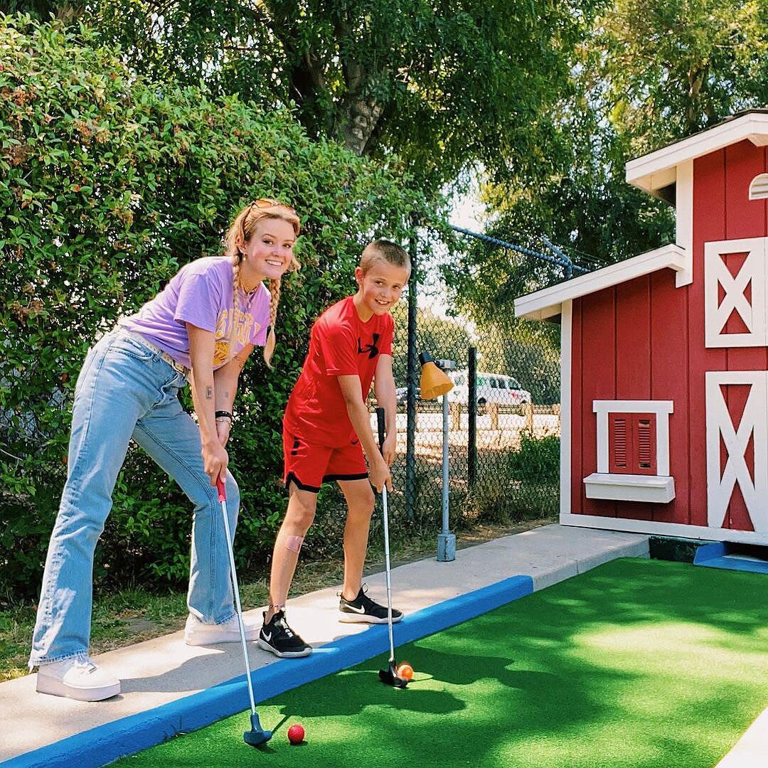 Ava Phillippe wishes happy birthday to brother Tennessee