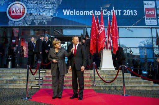 In Hannover haben Bundeskanzlerin Angela Merkel (CDU) und Polens Ministerpräsident Donald Tusk offiziell die Cebit eröffnet. Die Hightech-Messe gehört zu den größten und wichtigsten Veranstaltungen für Computer-, IT- und Telekommunikationsanbieter. Partnerland ist in diesem Jahr Polen, Leitthema ist die sogenannte Shareconomy (auf deutsch etwa: Wirtschaft des Teilens)