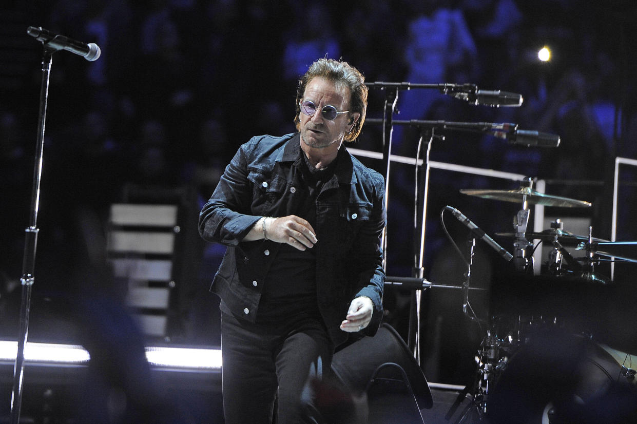 En diciembre de 1997, Bono decidió que a partir de ese momento iniciaba el veto de U2 a México por culpa de los Zedillo. (Photo by: KGC-138/STAR MAX/IPx 2018 10/23/18 Bono of 'U2' performing at O2 Arena in London).