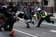 A police officer tries to tackle a protester demonstrating against U.S. President Donald Trump on the sidelines of the inauguration in Washington, DC, U.S., January 20, 2017. REUTERS/Adrees Latif