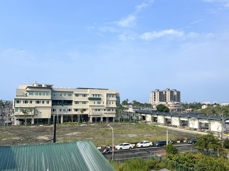 鋒面北移  屏東清晨雨勢減緩 鋒面北移，屏東26日清晨起雨勢減緩、陽光微露，恆 春半島約7個小時降雨不到5毫米。 中央社記者李卉婷攝  113年4月26日 