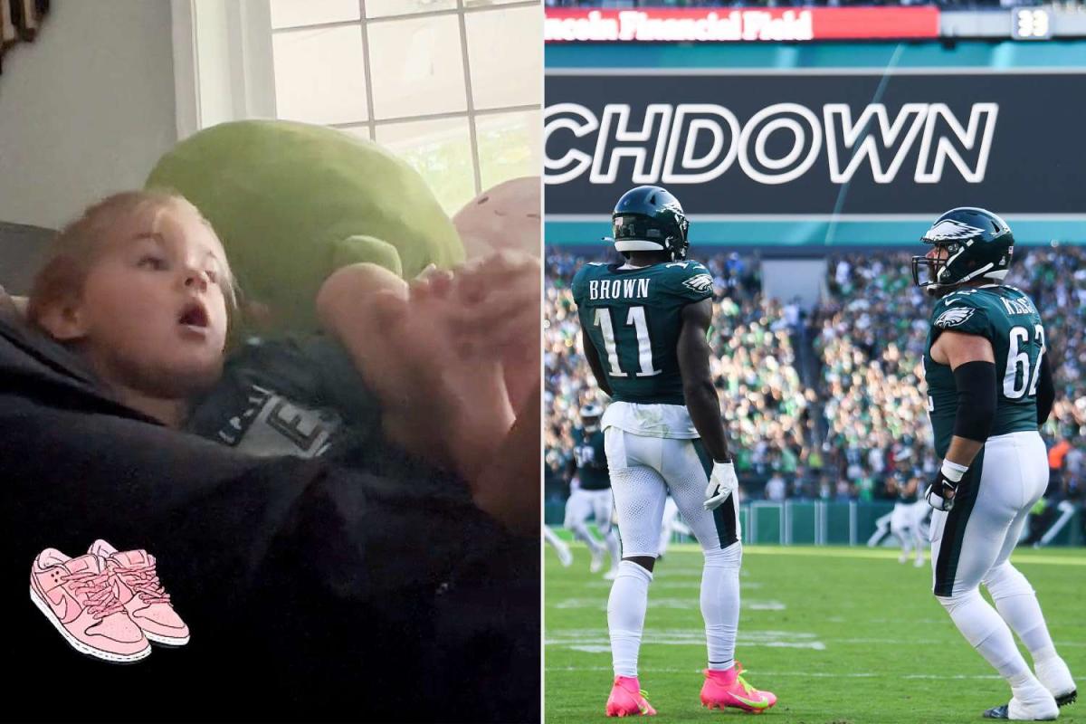 Jason Kelce's Wife Kylie Kelce Helps 'Swiftie' Daughter Wyatt 'Learn  Football