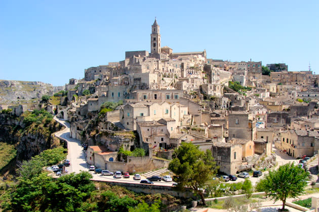 <b>Matera, Italien</b><br><br>In keinen anderen Land der Welt befinden sich mehr UNESCO-Welterbestätte als in Italien. Die Höhlensiedlung von Matera (Sassi di Matera) gehört zu den weniger bekannten unter ihnen. Das Gebiet um die Stadt in der süditalienischen Provinz Basilikata wurde schon in der Jungsteinzeit besiedelt. An den steilen Hängen Materas ... (Bild: thinkstock)