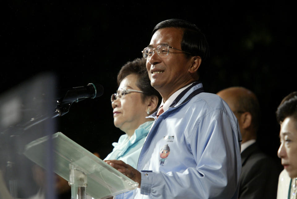 Chen Shui-bian and Annette Lu Hsiu-lien speak in the headquarters of Democratic Progressive Party after the election, Taipei.  20 March 2004 (Photo by Dickson Lee/South China Morning Post via Getty Images)